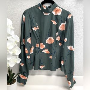 Classic Heroine Collection by Forever 21 Dark Olive/Peach Peplum Blouse Medium